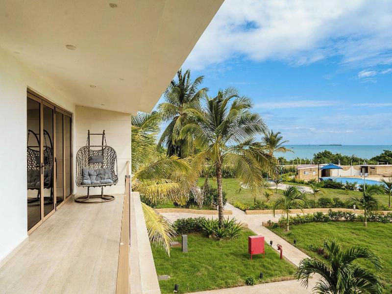 Treetop By Eight Continents Zanzibar image