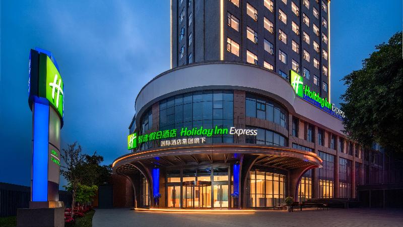 Holiday Inn Express Ziyang City Center by IHG image