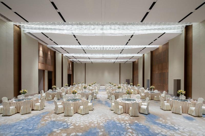 Crowne Plaza Xiangyang Fuchun Lakeside by IHG image