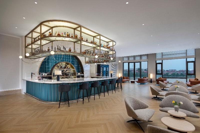 Crowne Plaza Xiangyang Fuchun Lakeside by IHG image