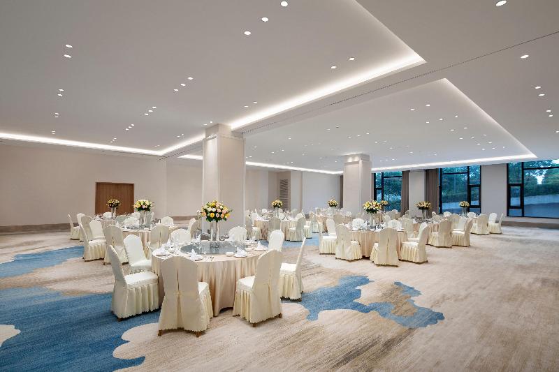 Crowne Plaza Xiangyang Fuchun Lakeside by IHG image