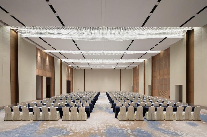Crowne Plaza Xiangyang Fuchun Lakeside by IHG image