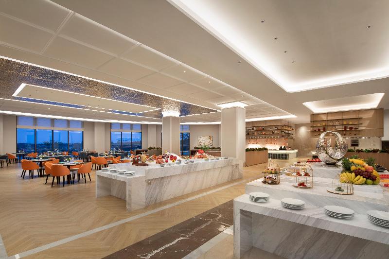 Crowne Plaza Xiangyang Fuchun Lakeside by IHG image