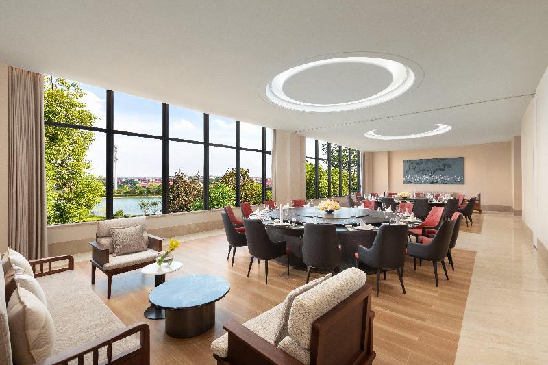 Crowne Plaza Xiangyang Fuchun Lakeside by IHG image