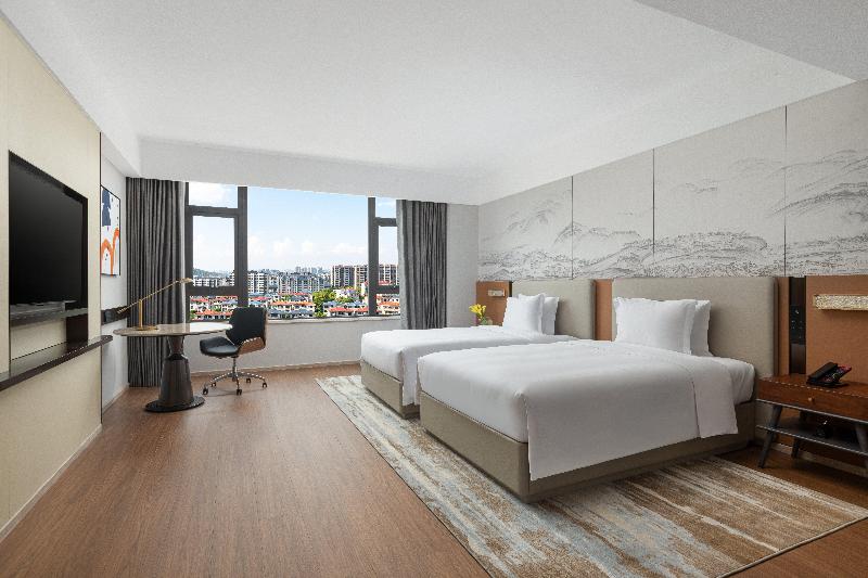 Crowne Plaza Xiangyang Fuchun Lakeside by IHG image