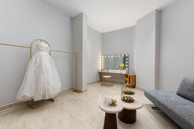 Crowne Plaza Xiangyang Fuchun Lakeside by IHG image