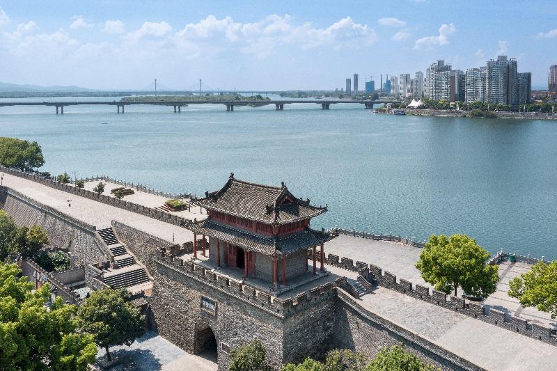 Crowne Plaza Xiangyang Fuchun Lakeside by IHG image