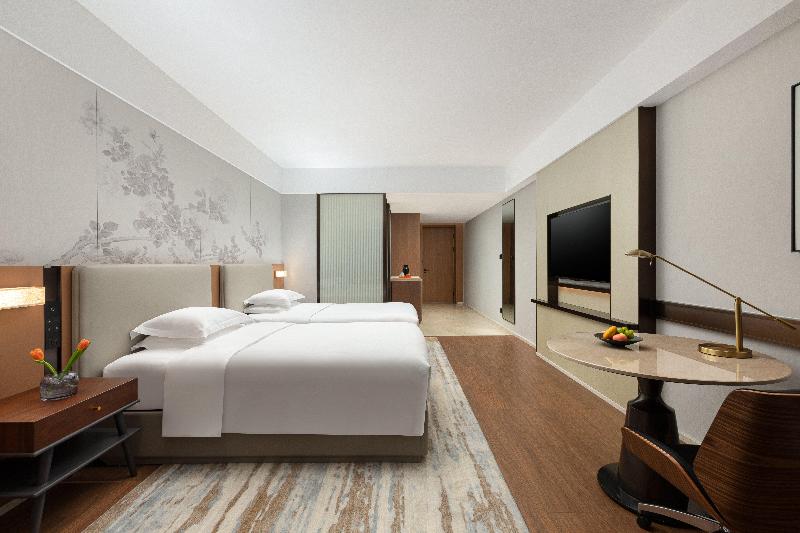 Crowne Plaza Xiangyang Fuchun Lakeside by IHG image