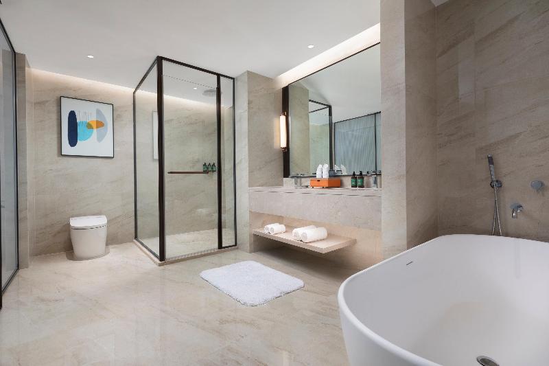 Crowne Plaza Xiangyang Fuchun Lakeside by IHG image