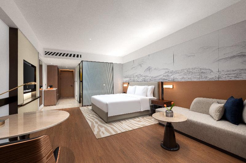 Crowne Plaza Xiangyang Fuchun Lakeside by IHG image