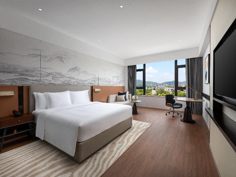 Crowne Plaza Xiangyang Fuchun Lakeside by IHG image