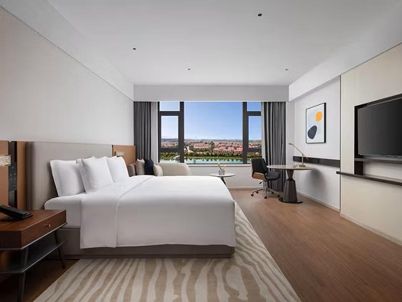 Crowne Plaza Xiangyang Fuchun Lakeside by IHG image