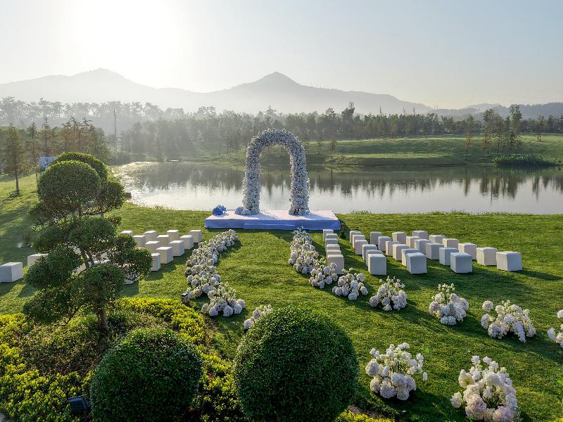 Crowne Plaza Xiangyang Fuchun Lakeside by IHG image