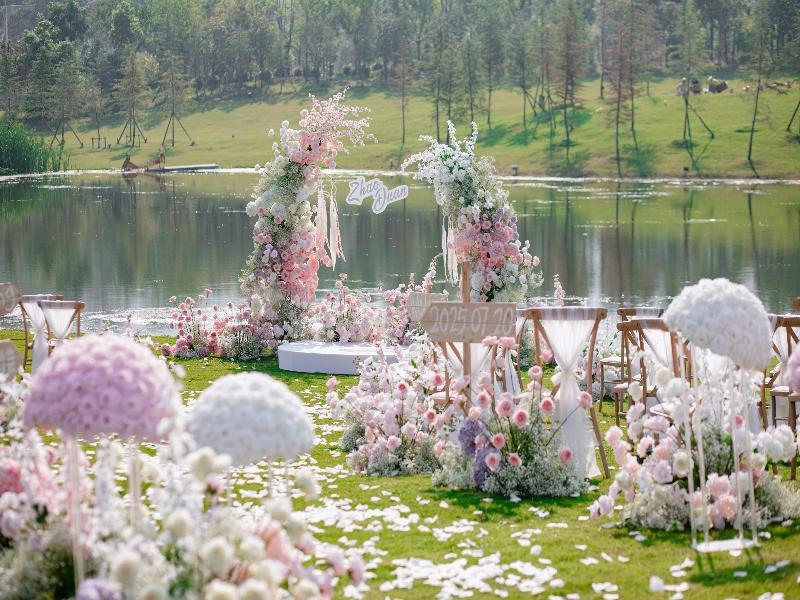 Crowne Plaza Xiangyang Fuchun Lakeside by IHG image