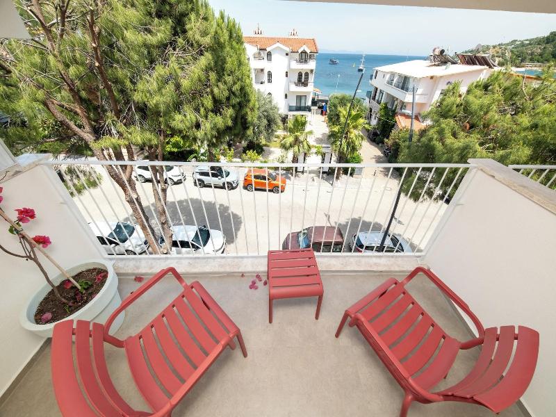 Diplomat Suites image