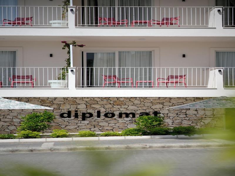 Diplomat Suites image