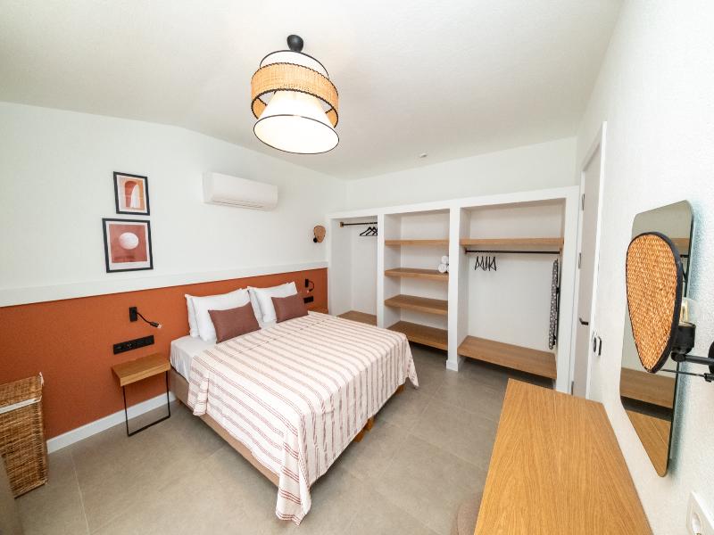 Diplomat Suites image