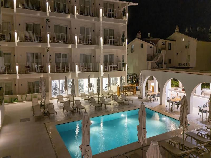 Diplomat Suites image