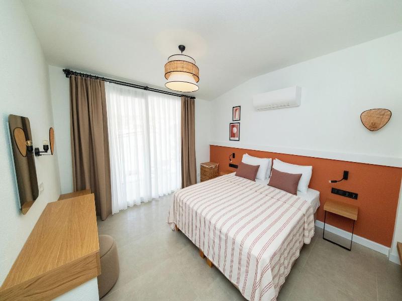 Diplomat Suites image