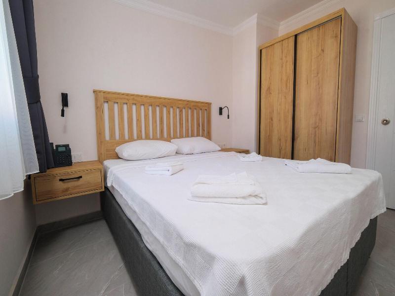 Diplomat Suites image