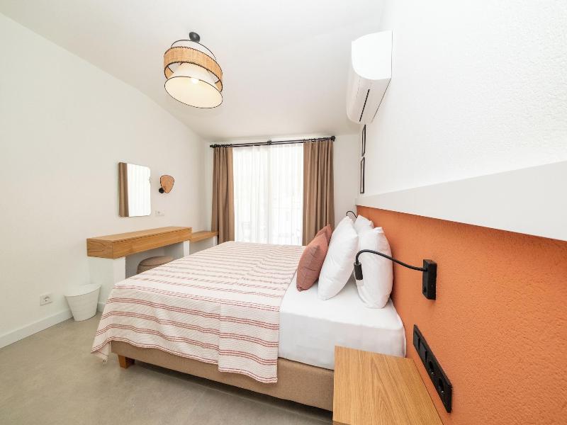 Diplomat Suites image