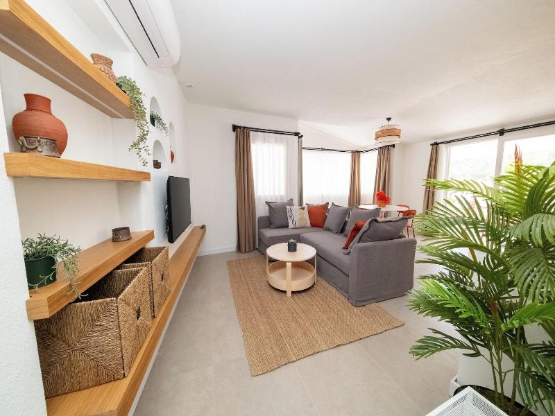 Diplomat Suites image
