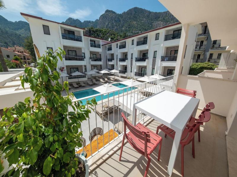 Diplomat Suites image