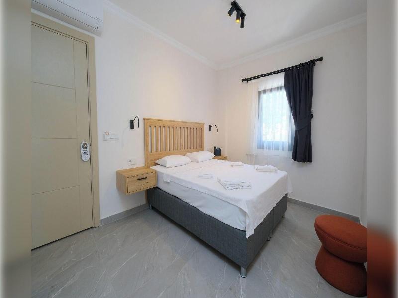 Diplomat Suites image