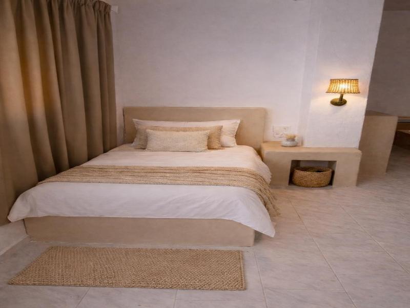 Noème Santorini image