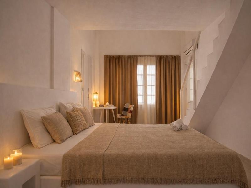 Noème Santorini image