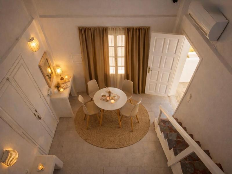 Noème Santorini image