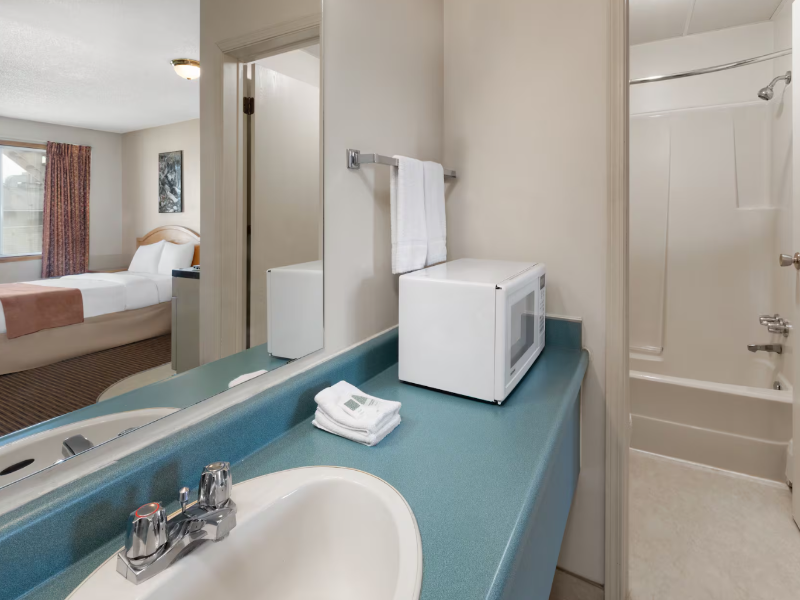 Travelodge By Wyndham Valleyview Ab