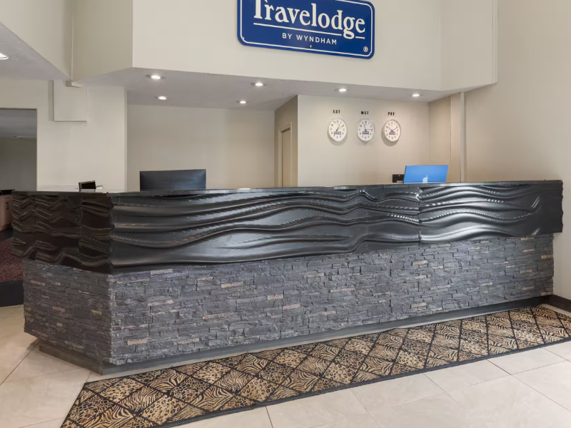 Travelodge By Wyndham Valleyview Ab