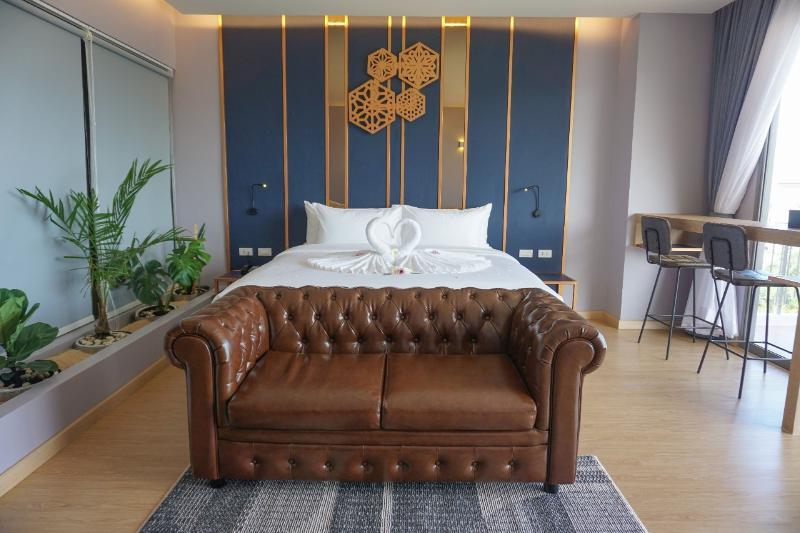 The Blue Hotel image