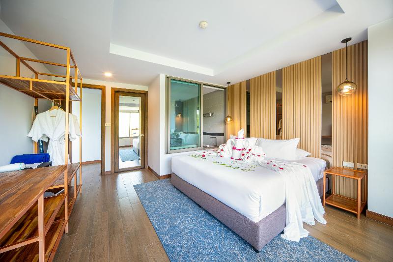 The Blue Hotel image