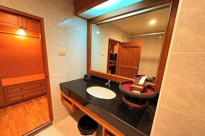 Taksila Hotel image