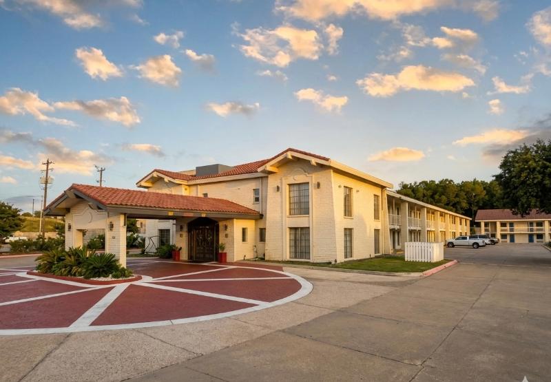 Super 8 By Wyndham Nacogdoches Near University image