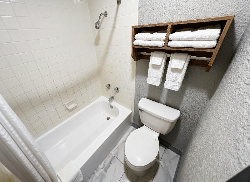 Super 8 By Wyndham Nacogdoches Near University image
