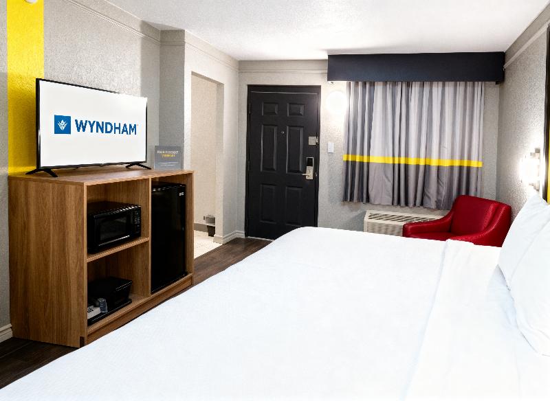 Super 8 By Wyndham Nacogdoches Near University image