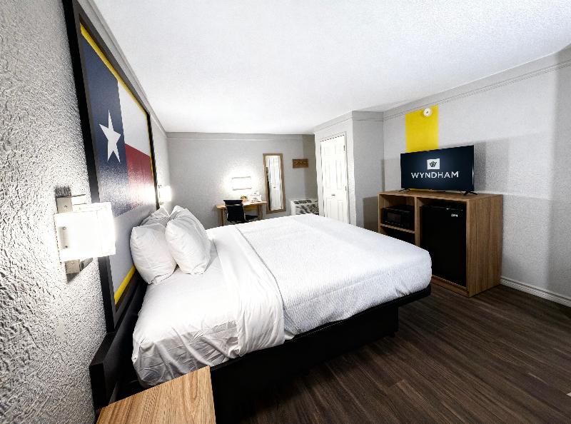 Super 8 By Wyndham Nacogdoches Near University image