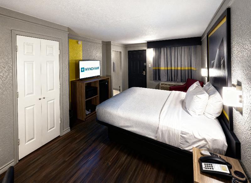 Super 8 By Wyndham Nacogdoches Near University image