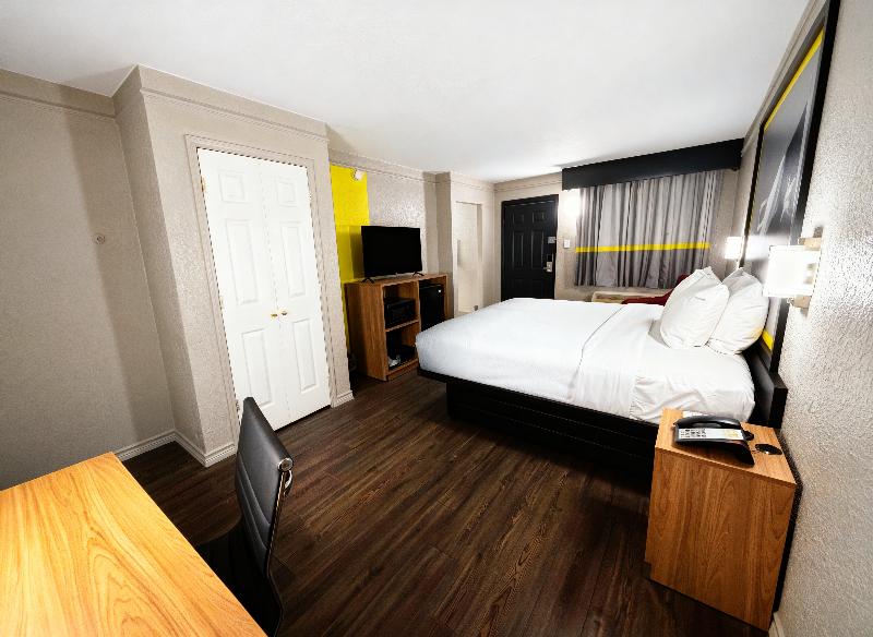 Super 8 By Wyndham Nacogdoches Near University image