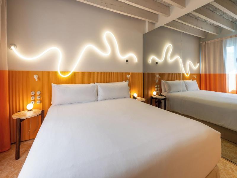 Terreno Barrio Hotel image