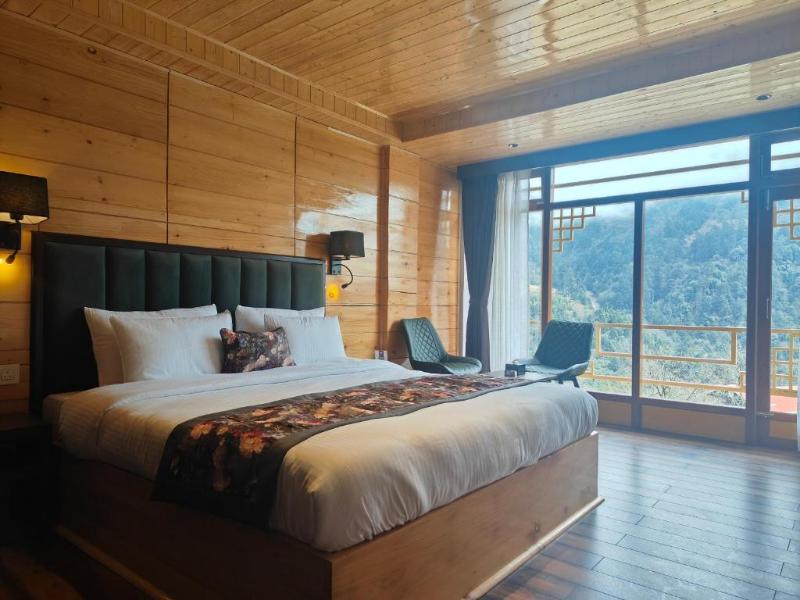 Mount Bayul Sangri La Resort — exterior view