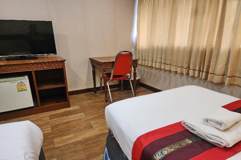 Suan Sunandha Palace Hotel image