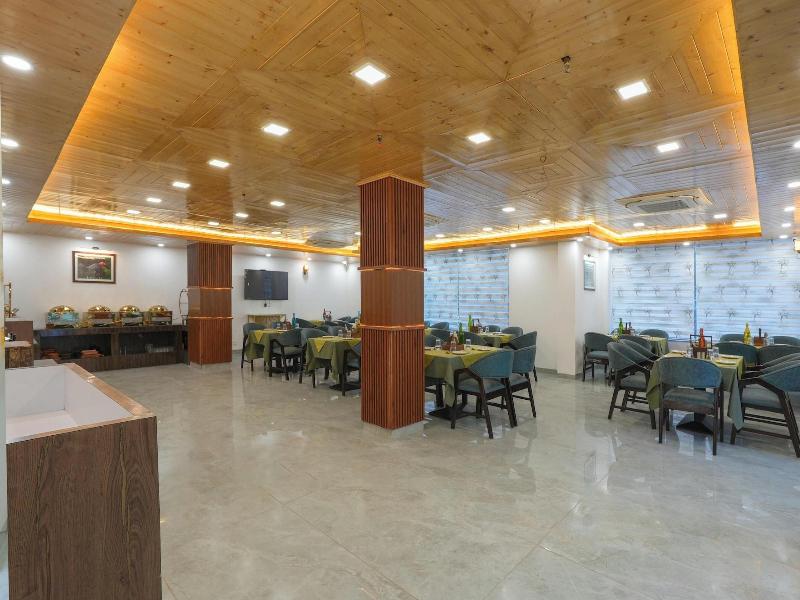 Hotel Skyline Manali image