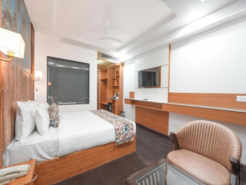 Hotel Skyline Manali image