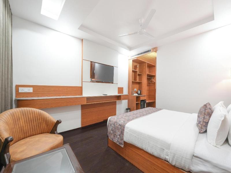 Hotel Skyline Manali image