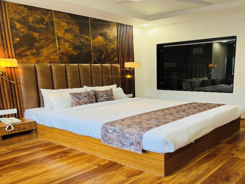 Hotel Skyline Manali image