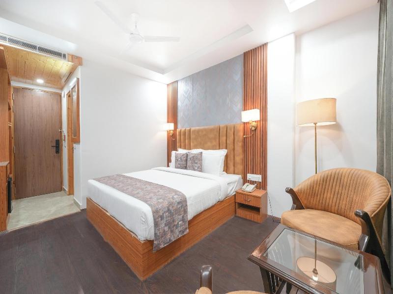 Hotel Skyline Manali image